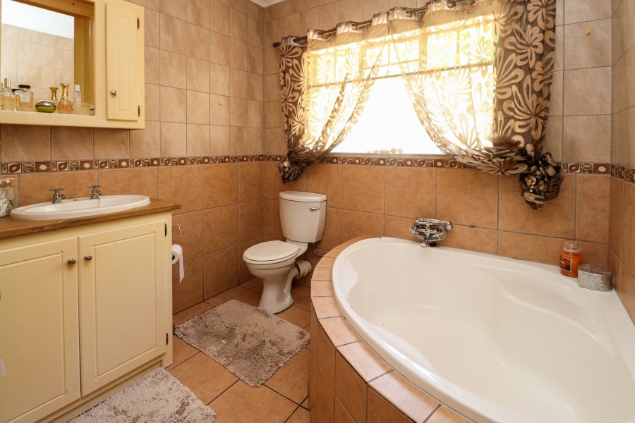 3 Bedroom Property for Sale in Flimieda North West
